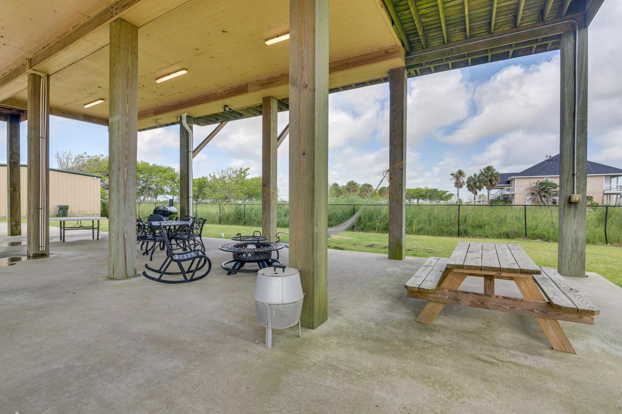 Pet-Friendly Port Arthur Retreat With Fishing Pier! Villa Exterior photo