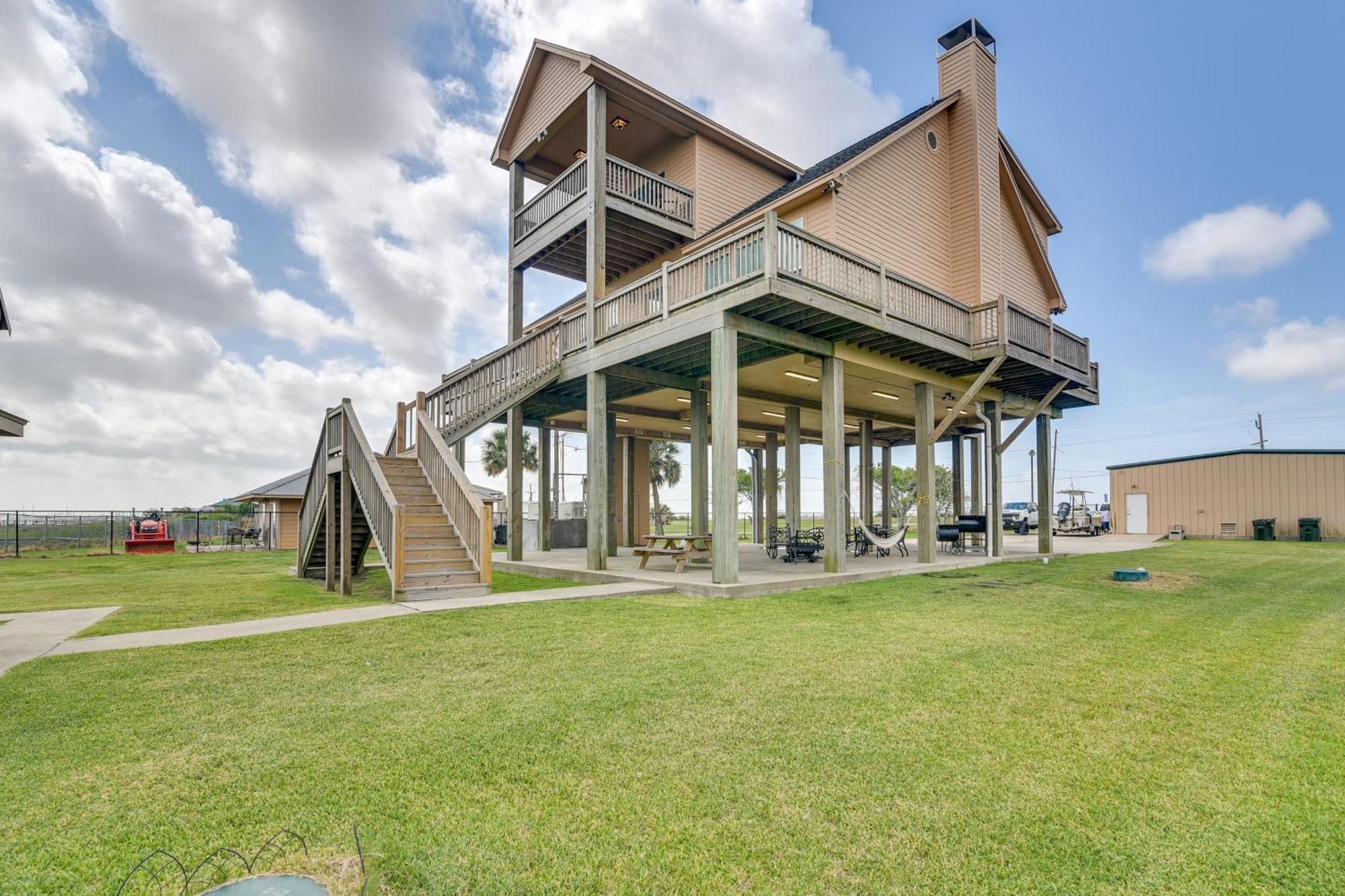 Pet-Friendly Port Arthur Retreat With Fishing Pier! Villa Exterior photo